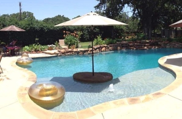 Paradise Home with Pool and Complete Outdoor Living Area w Grill and Fireplace