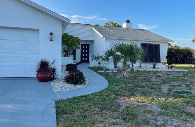 Paradise Home! with your own private sanctuary. .3-bedroom house!