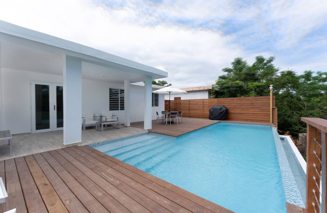 Paradise House W. Pool Nearby the Beach