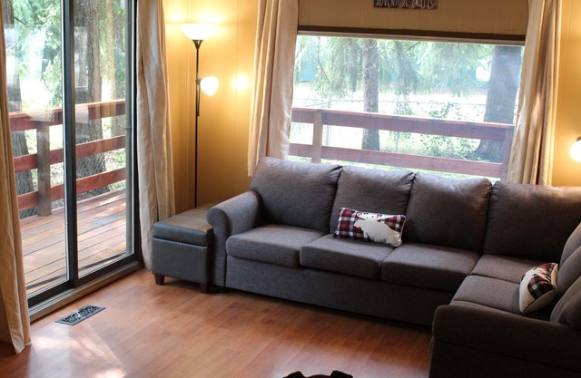 Paradise is calling you.cabin in town close to the beach!