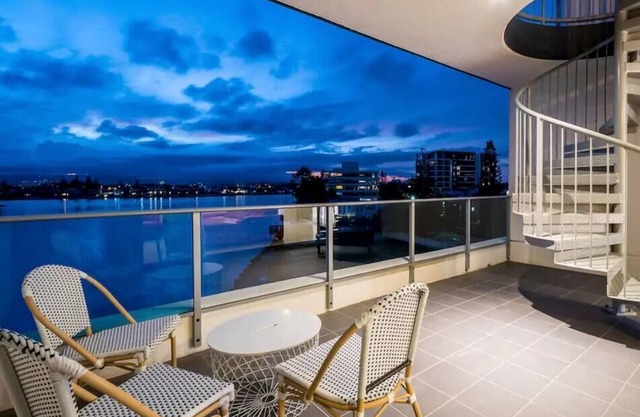 Paradise Island 2bd Penthouse Spa/Surfers Paradise