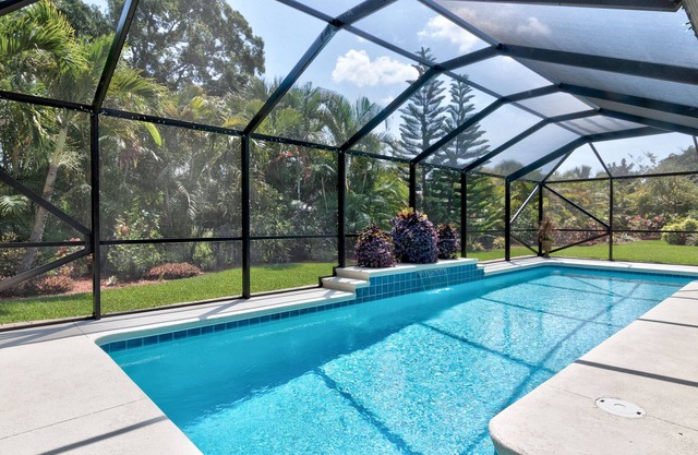 🍹🌞 Paradise Oasis! Beautiful Heated Pool, Pet Friendly, Wi-Fi, Near Beaches!