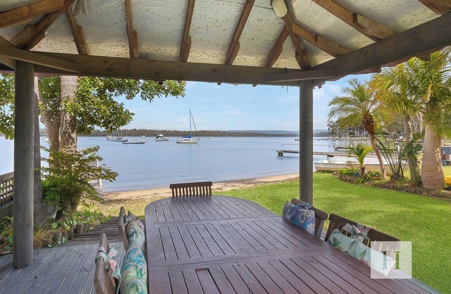 Paradise Palms - Sandy Bottom Lakefront w/Jetty!