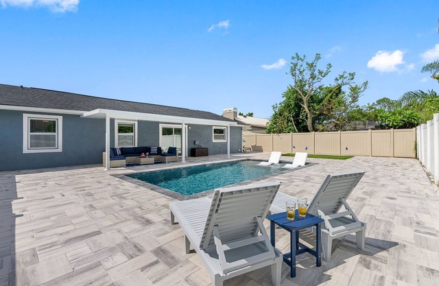 Paradise Pool & Golf retreat in the heart of Tampa, Florida! n