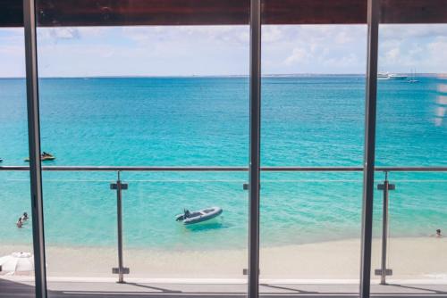 PARADISE VIEW 1 bed-room water front studio at Grand Case