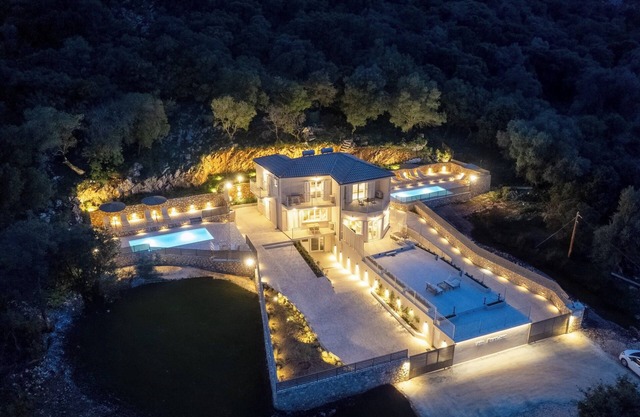 Paradise Villa I with 2 bedrooms and a pool