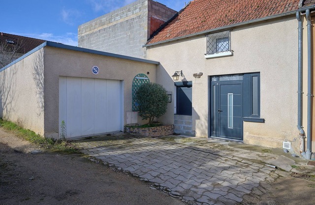 Paris Premium Family House