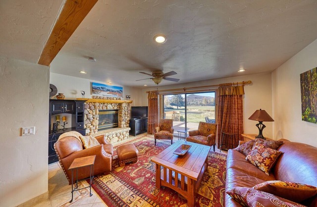 Park City Condo: Spacious Private Retreat for 6+. On Free Bus Line.