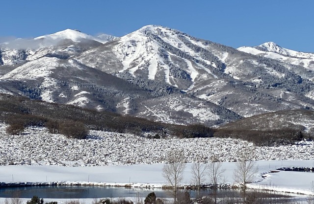 PARK CITY House on 10 acres with four outdoor decks, Close to 2 ski resorts and