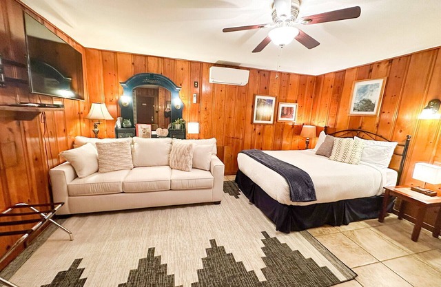 Park like cabin perfect for Parents with two children