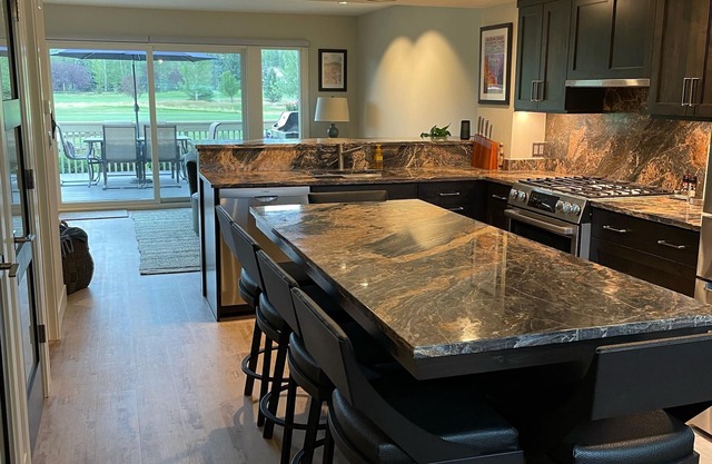 Park Meadows Townhome ~ Easy Access to Everything ~ On the free city bus route