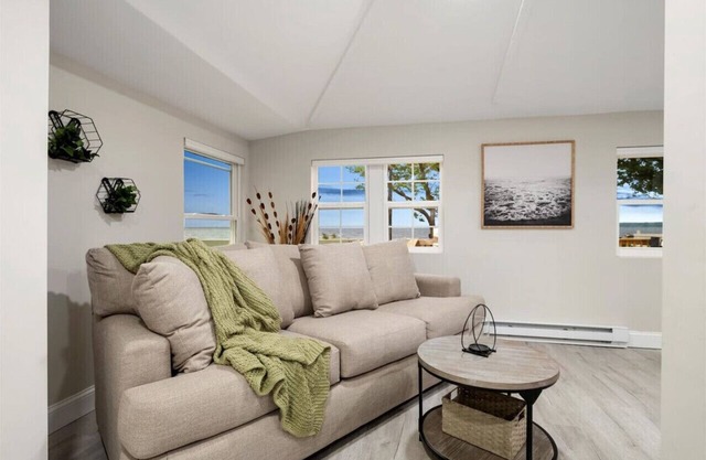 Park Peaks on the Beach| 4BR Waterfront | Hot tub | Sleeps 12!