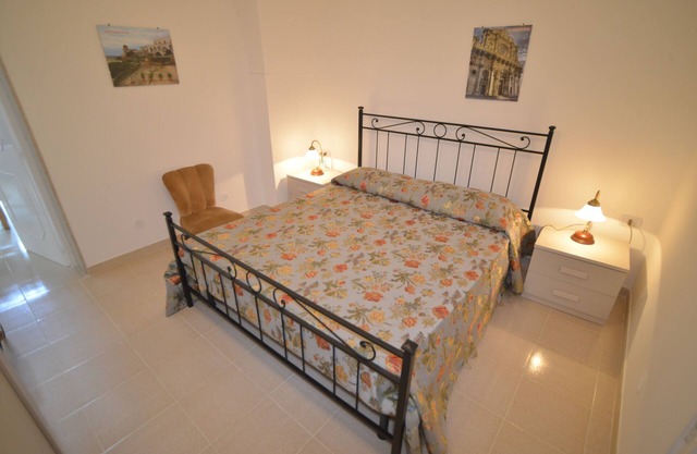 Parking and equipped garden just minutes from the sea