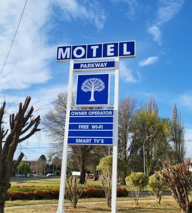 Parkway Motel