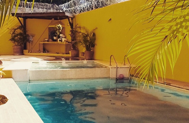 PAROTA HOUSE CLIMATE AND POOL.