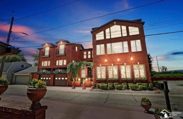 Part of Mini-Mansion, private, Lake Erie views