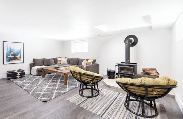 Partridge Hill | Consecon | 4 Bedrooms | Pool