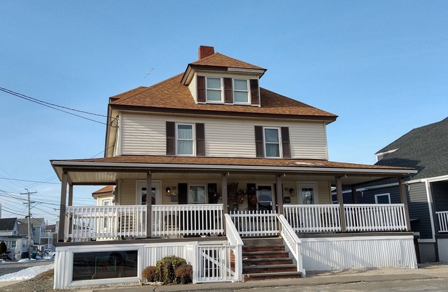 ♡ Party On The Porch! ༺☆༻ Huge Modern Beach House Steps To The Sand and Strip!