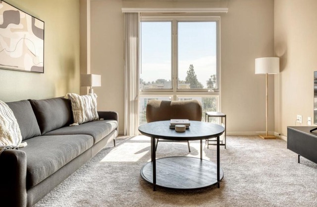 Pasadena 1BR w Gym Pool nr Colorado Ave LAX-855