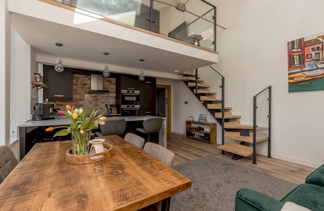 Pass the Keys | 2BD Loft Style Apt - Edinburgh - Free Parking