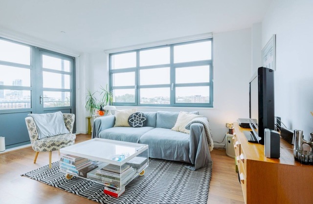 Pass the Keys| Central Location Flat near Old St and Dalston Overlooking Rosemary Park and Regents Canal