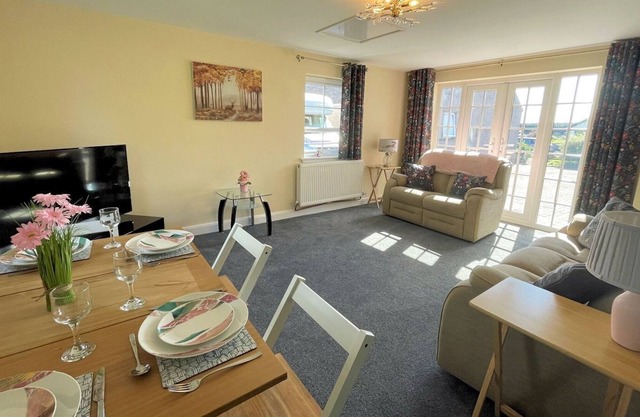 Pass the Keys | Charming 2BR Cottage in Beautiful Rural Village