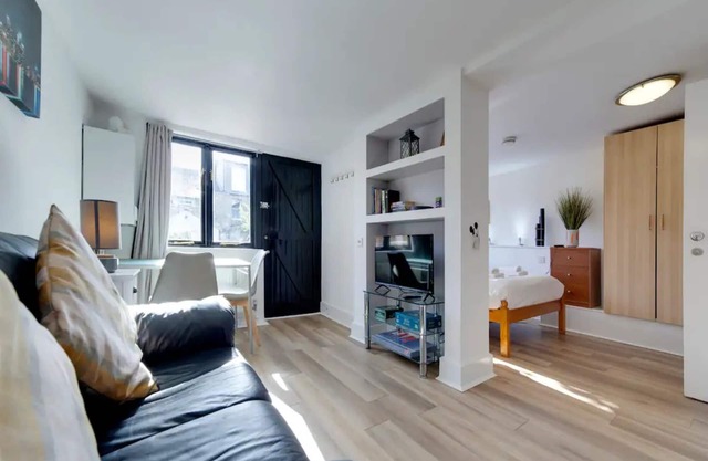 Pass the Keys | Cosy Cabin in Central Cambridge Free Parking