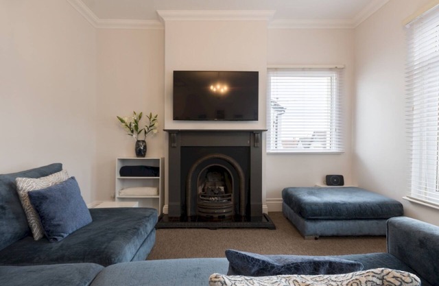 Pass the Keys | Cosy Flat in Leigh | Sea View