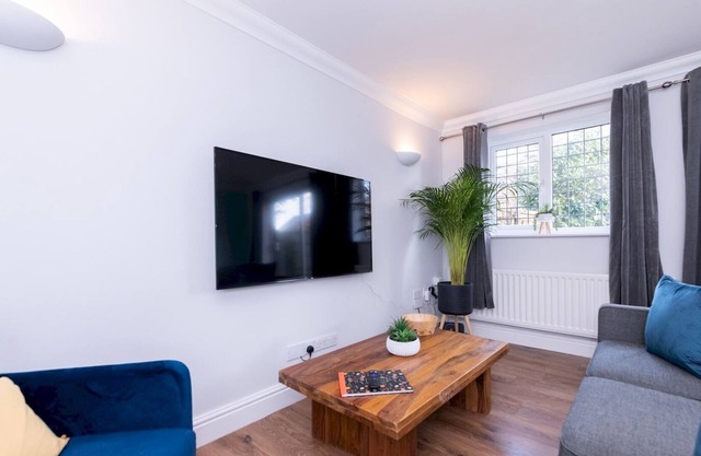 Pass the Keys | Morden design quiet house and garden and free parking