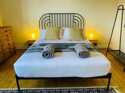 Pass the Keys Pet & Cycle Friendly Garden Home in New Mills