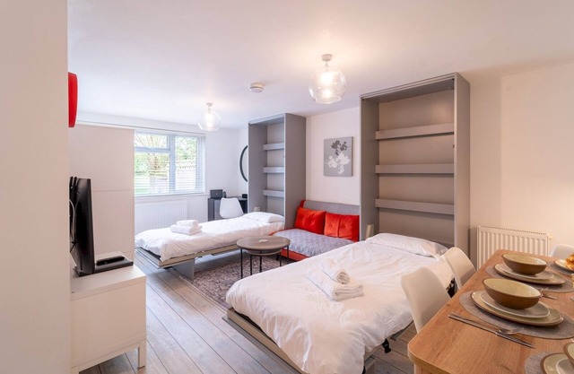 Pass the Keys | Stylish apartment in peaceful Oxfordshire suburb