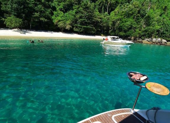 Passeios de lancha em Angra dos Reis