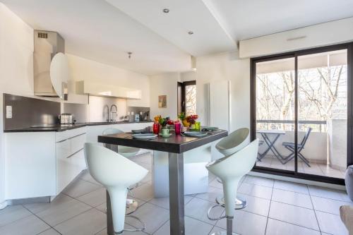 Passerelle - Appart centre-ville balcon & garage