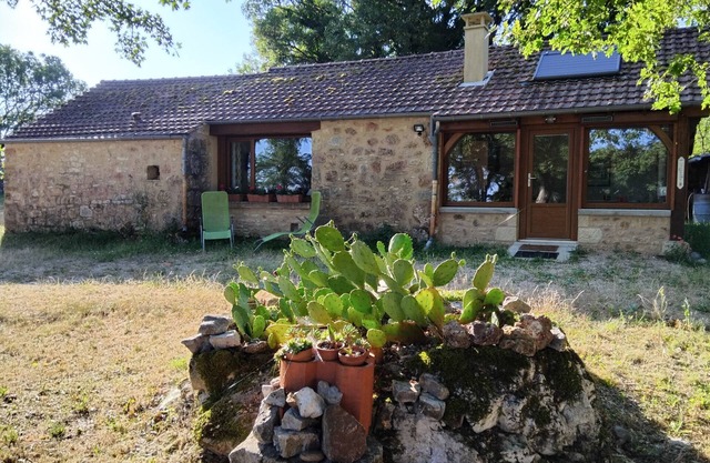 PAULAGITE for 2 to 4 people, view of the Dordogne, near Padirac and Rocamadour