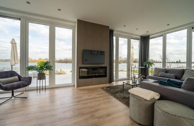 Pavilion l'etage 10 by Interhome