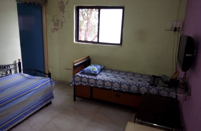 Paying guest accomodation for male and female on daily basis
