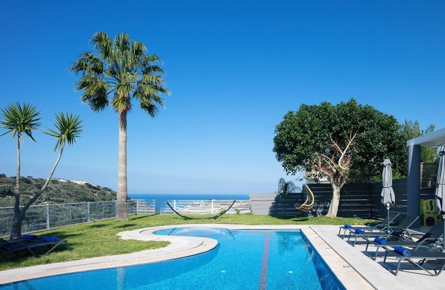 Peace and quiet close to Rethymno beach, beautiful gorge & sea views, kids pool!