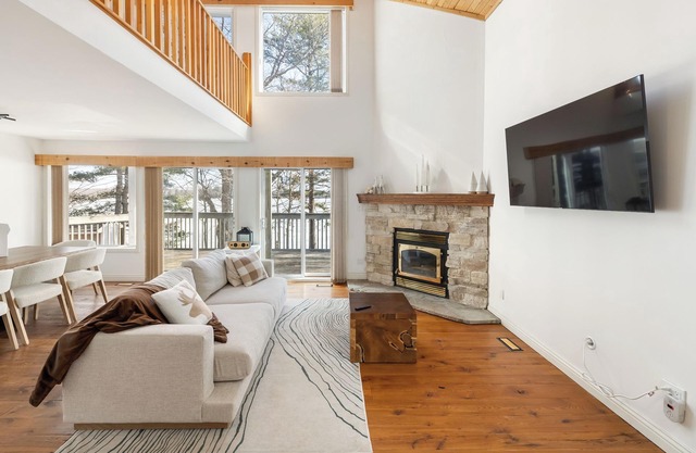 Peace and Tranquility at Luxury Frontenac Lake House