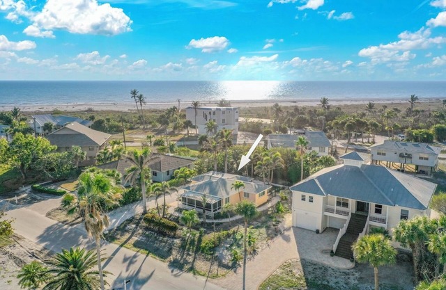Peace, Love & Shells: Cute Beach Cottage Near Gulf