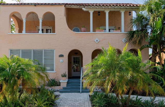 Peaceful 1/1 Apt w/ balcony - Downtown 10 mins