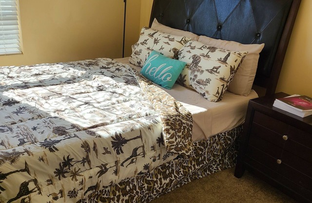 Peaceful 1 bedroom with free parking - 5 min from downtown