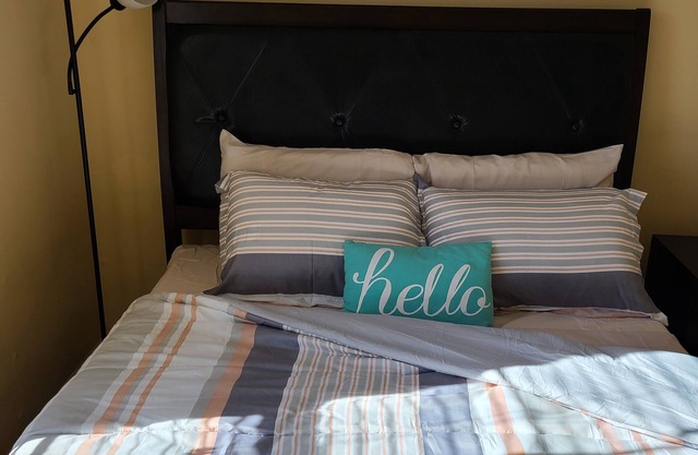 Peaceful 1 bedroom with free parking - 5 min from downtown