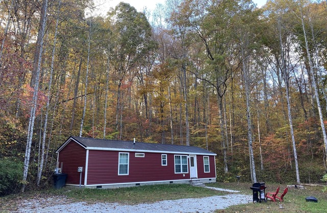 Peaceful 2Bedroom, 1.5Bath Cottage near Wood Creek Boat Dock