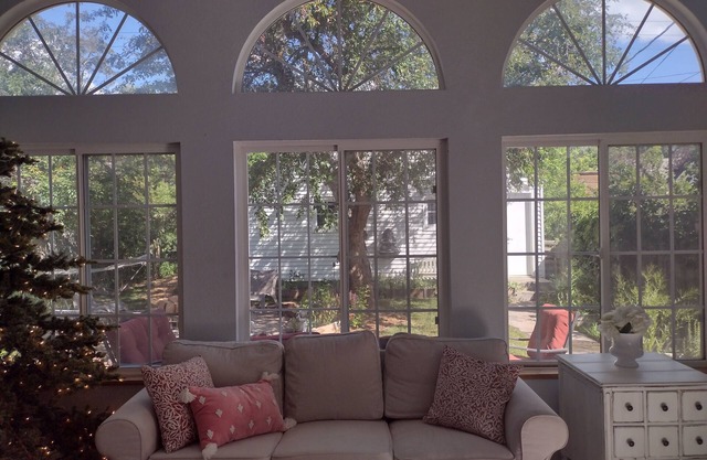 Peaceful and Romantic Retreat or Family Gatherings. Walk to Shops & Breweries.