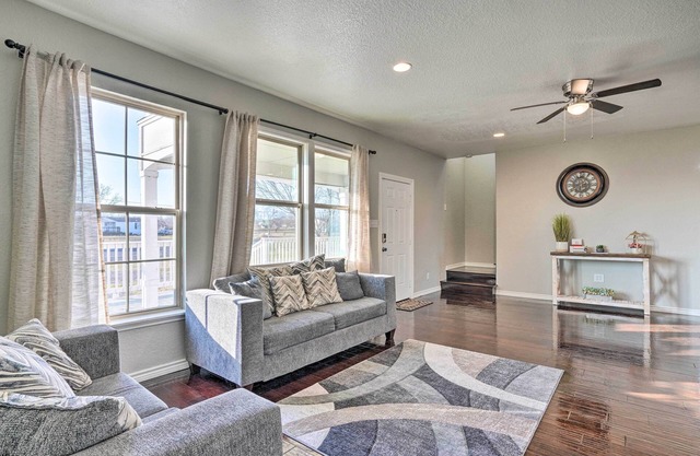 Peaceful Atascosa Home w/Balcony & Deck!
