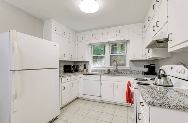 Peaceful Atlanta Retreat ~ 26 Mi to Downtown