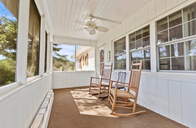 Peaceful Cabin Home-Minutes from Guntersville City Harbor and Boat Launches
