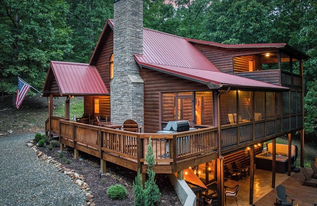 Peaceful Cabin Retreat - Hot Tub - Gameroom