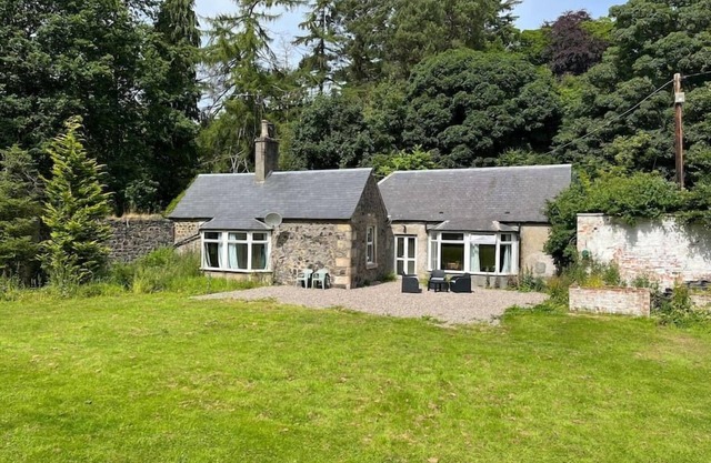 Peaceful cottage with fireplace Charleton Estate