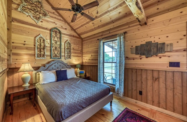 Peaceful Country Cabin in Texas Wine Country